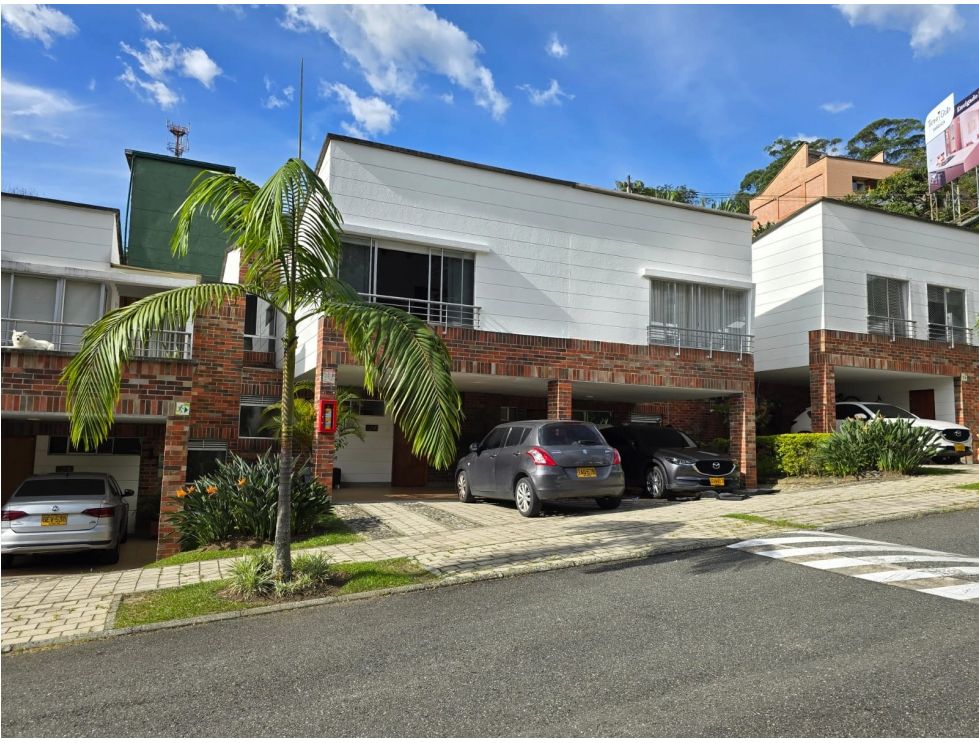 Venta Espectacular Casa en Unidad Cerrada